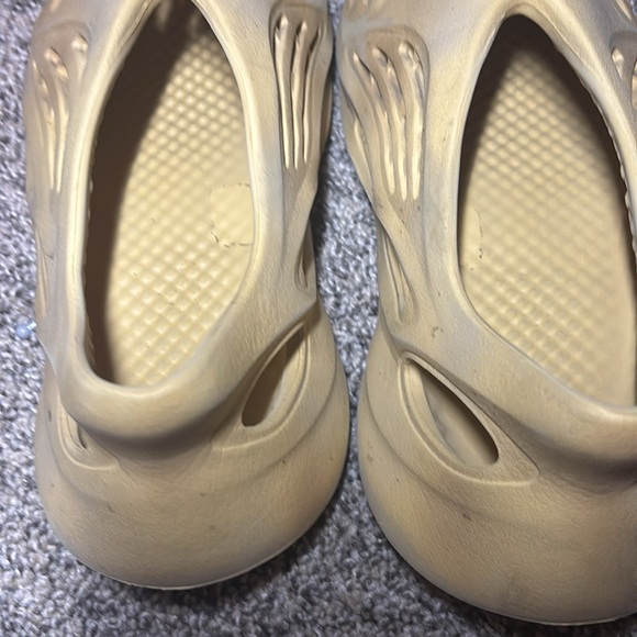 Yzy foam runner size 8 slightly worn. main image 7